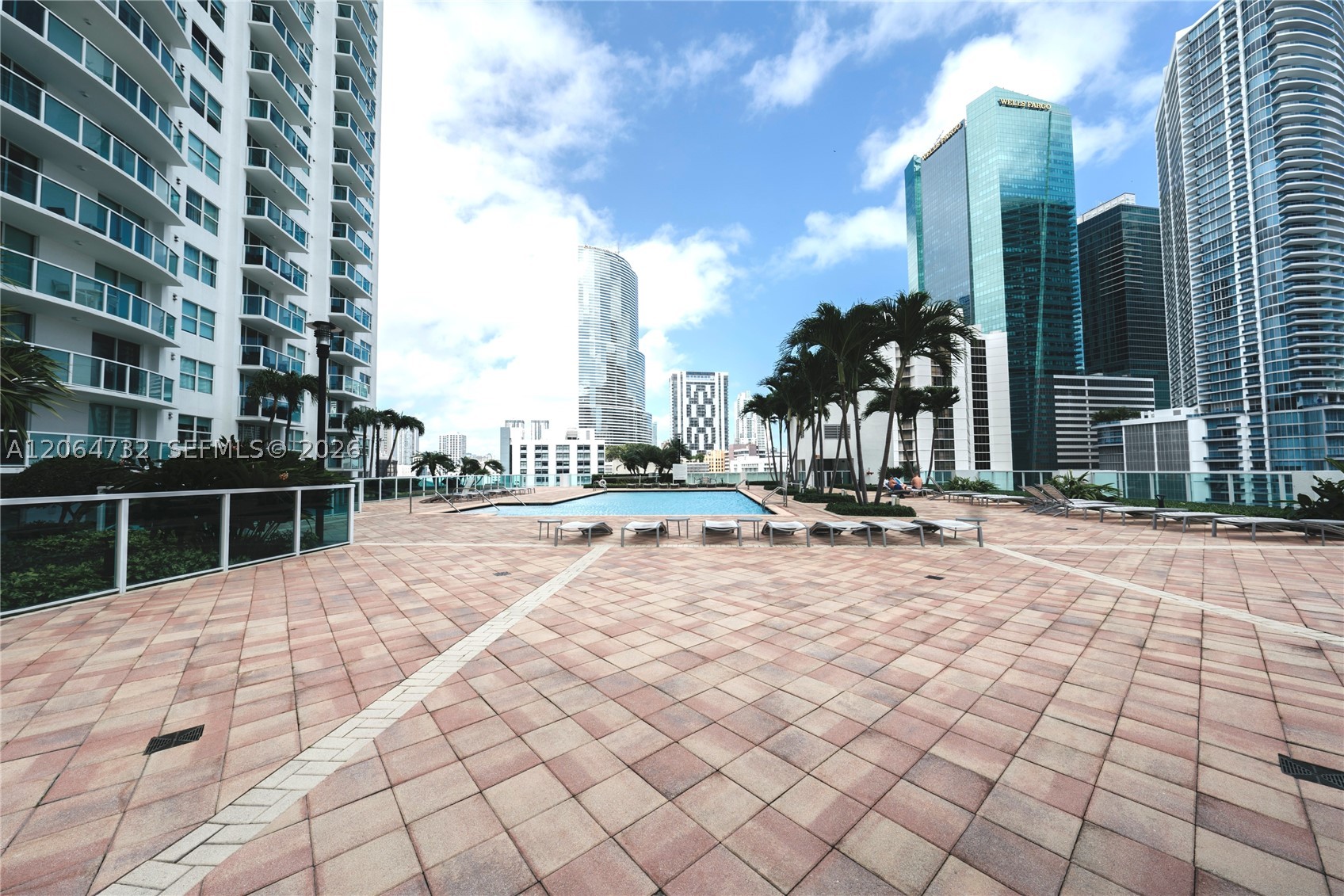31 SE 5th St #4214, Miami FL 33131