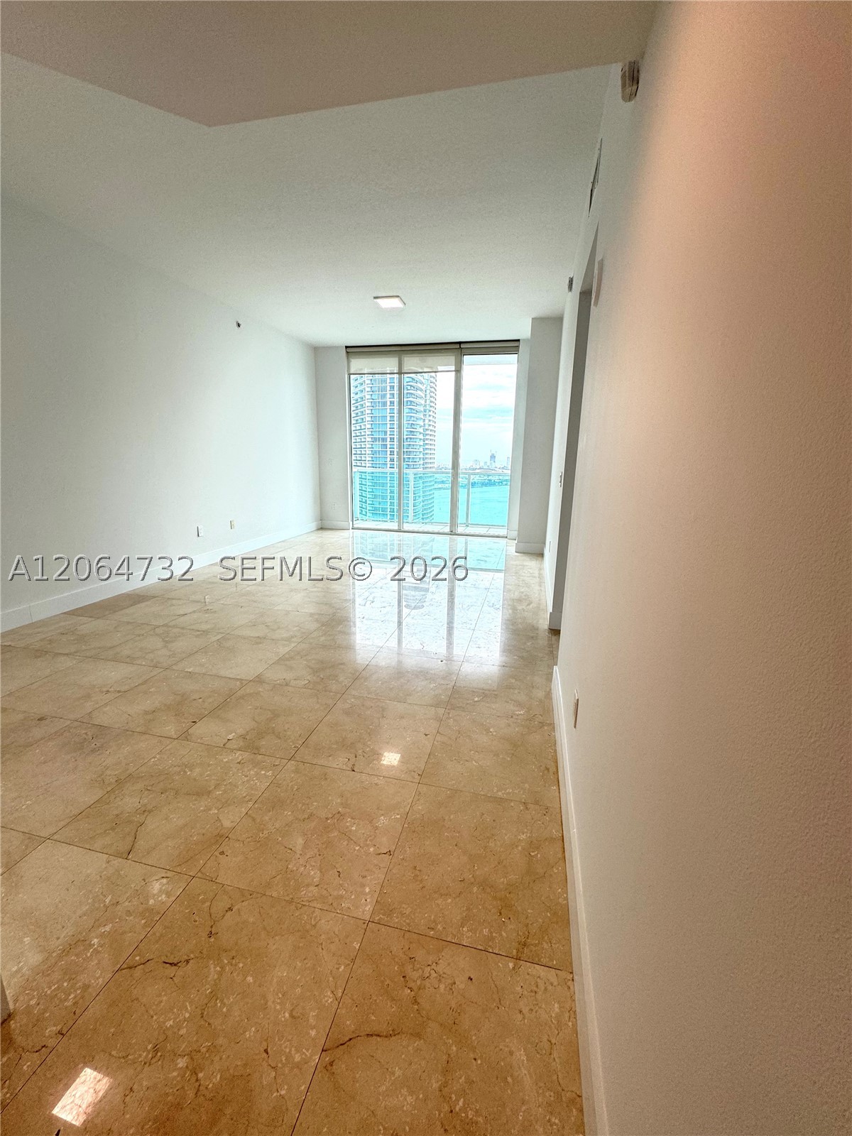 31 SE 5th St #4214, Miami FL 33131