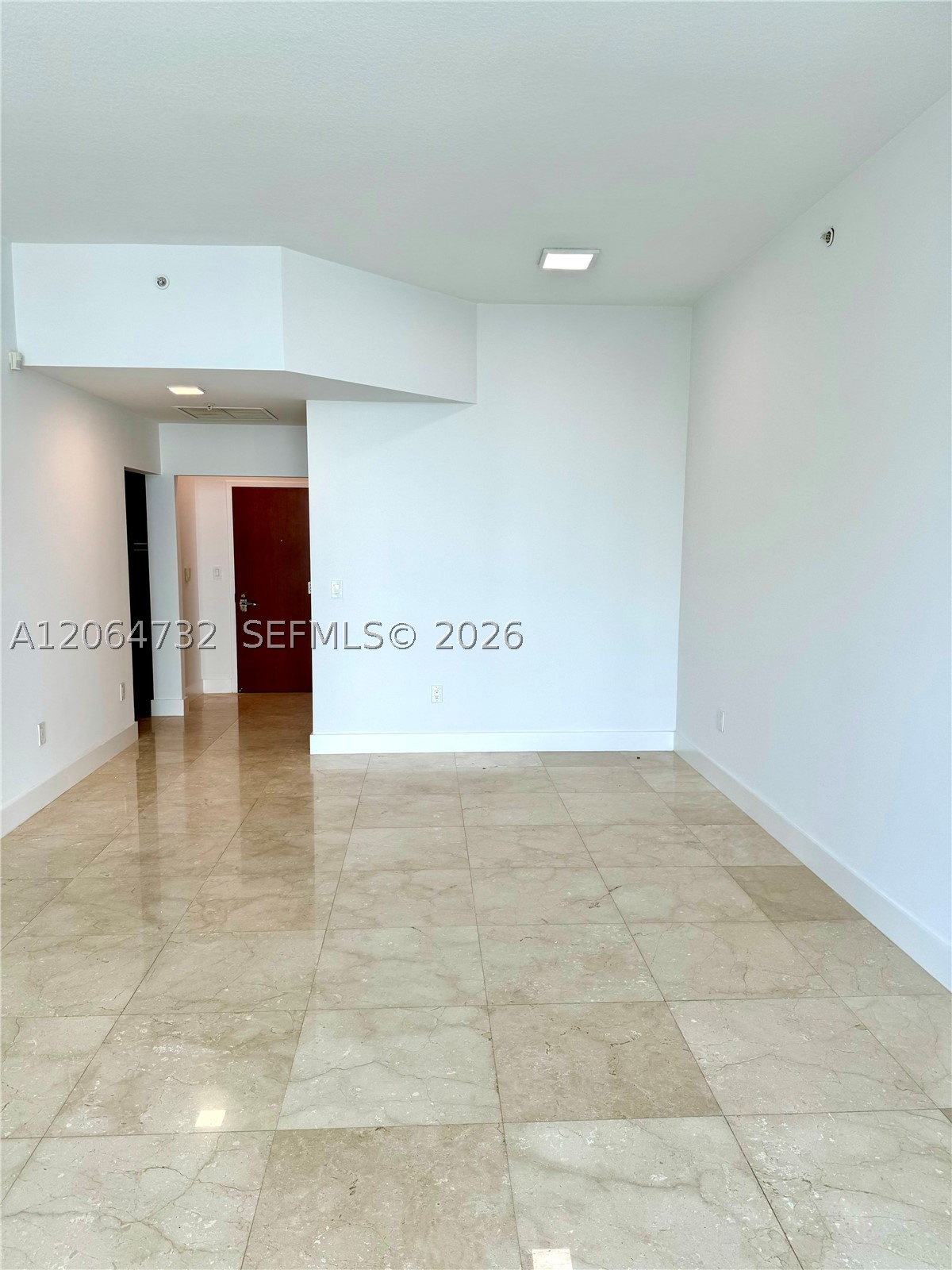 31 SE 5th St #4214, Miami FL 33131