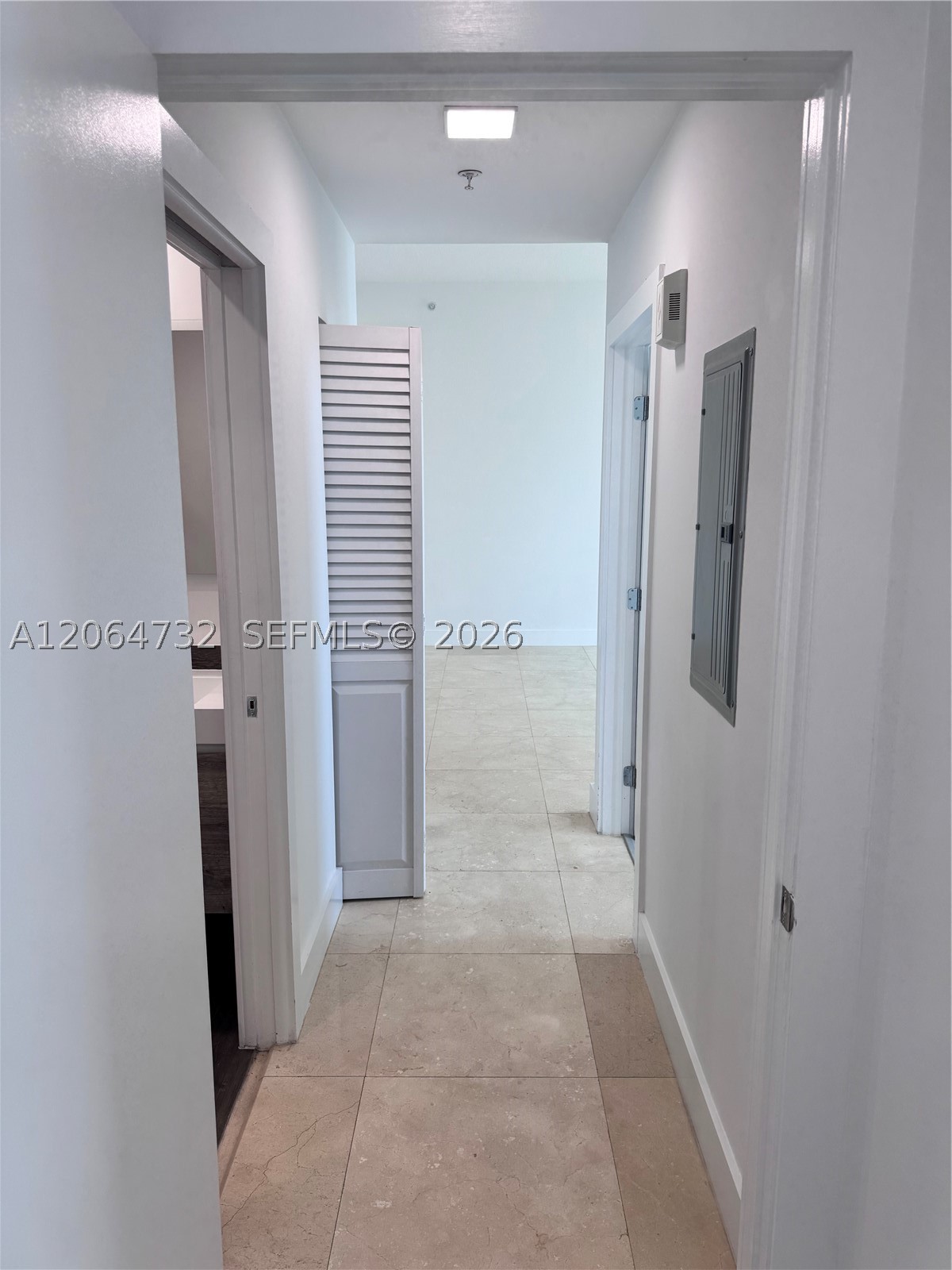 31 SE 5th St #4214, Miami FL 33131
