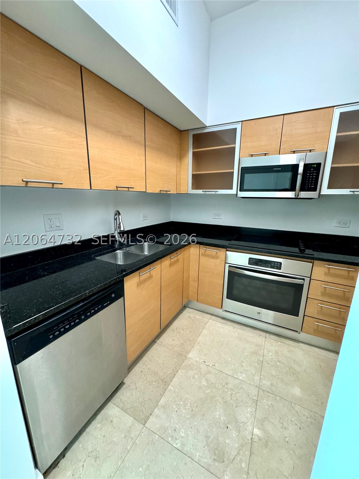 31 SE 5th St #4214, Miami FL 33131