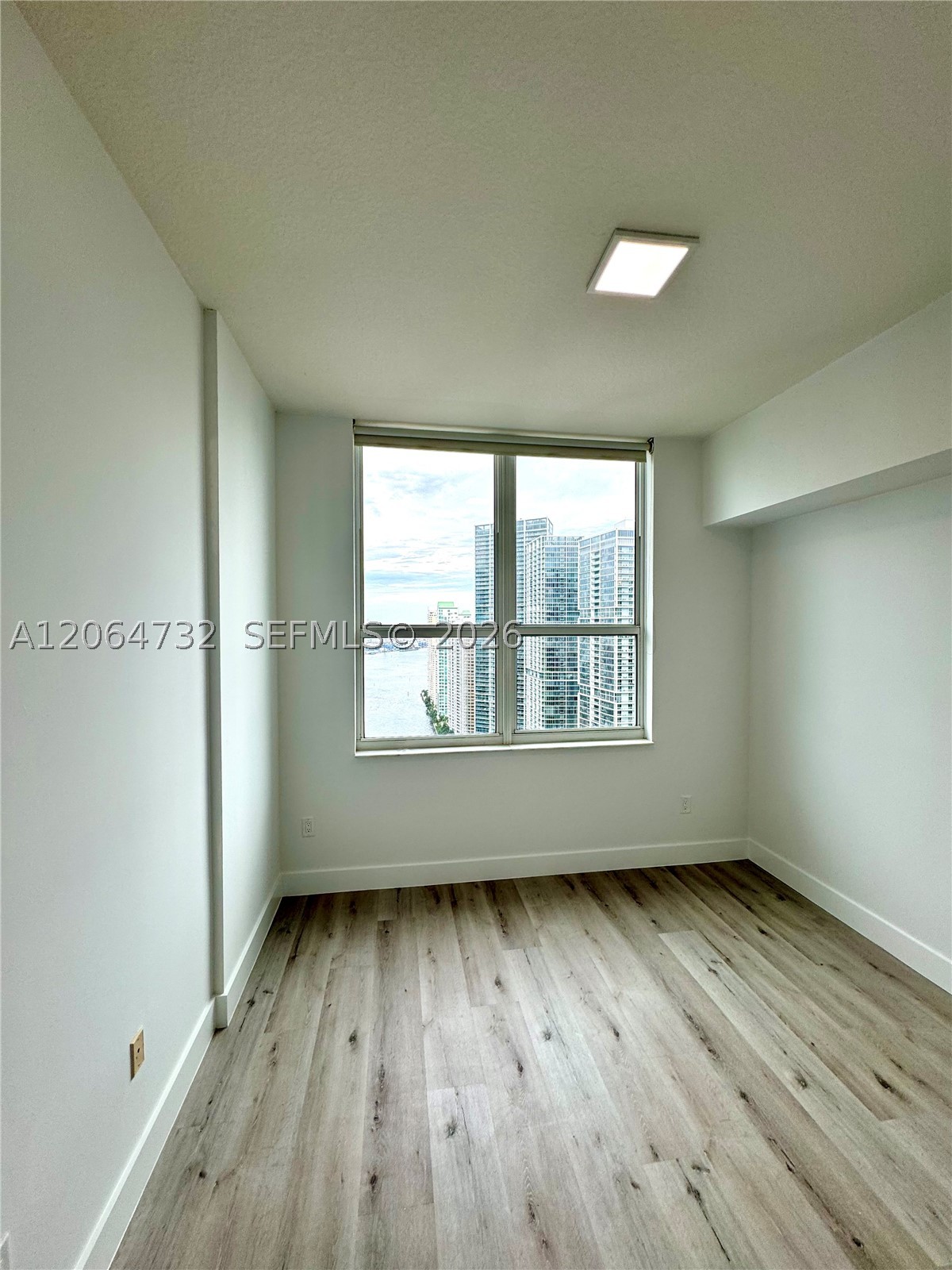 31 SE 5th St #4214, Miami FL 33131