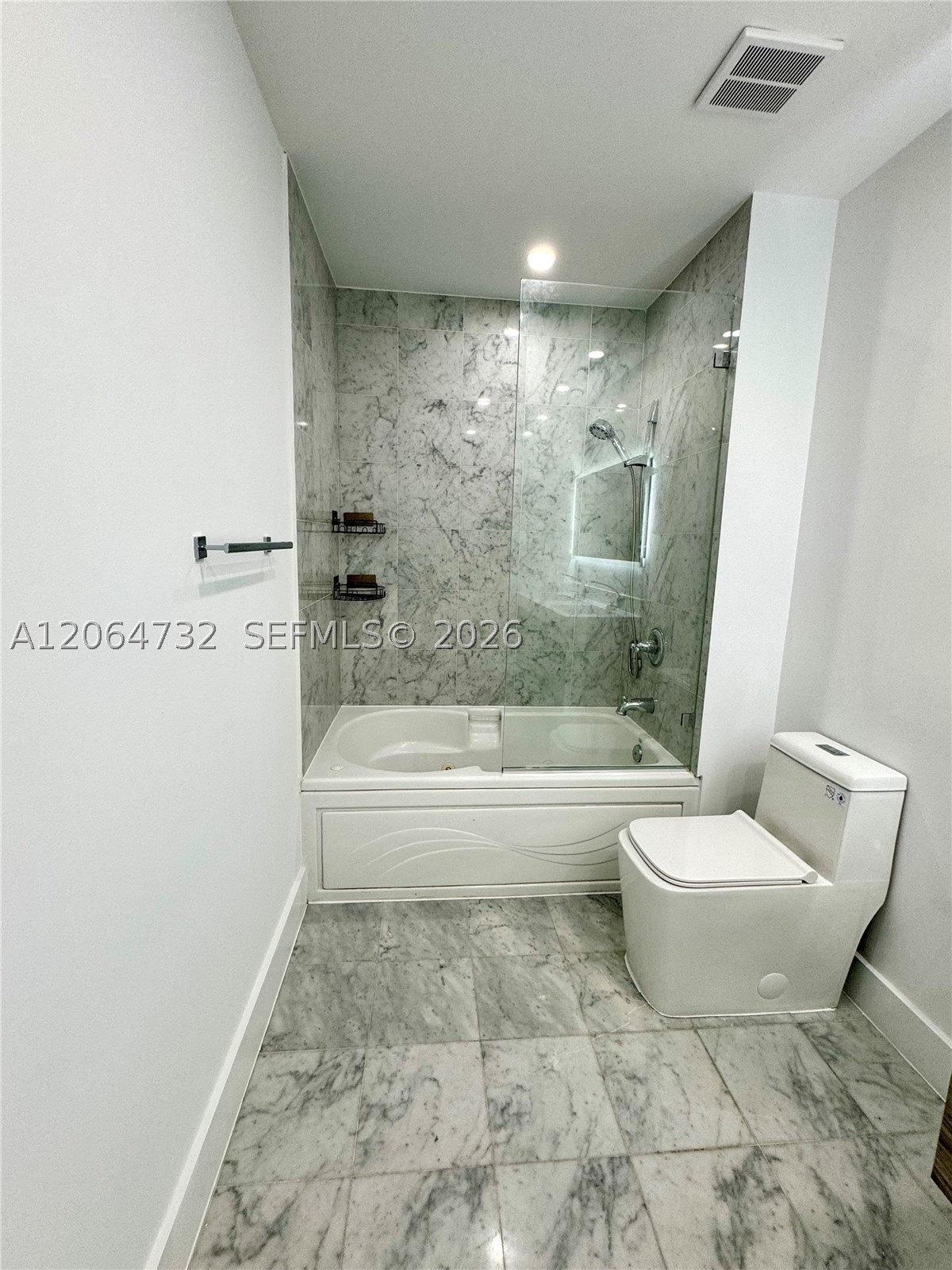 31 SE 5th St #4214, Miami FL 33131