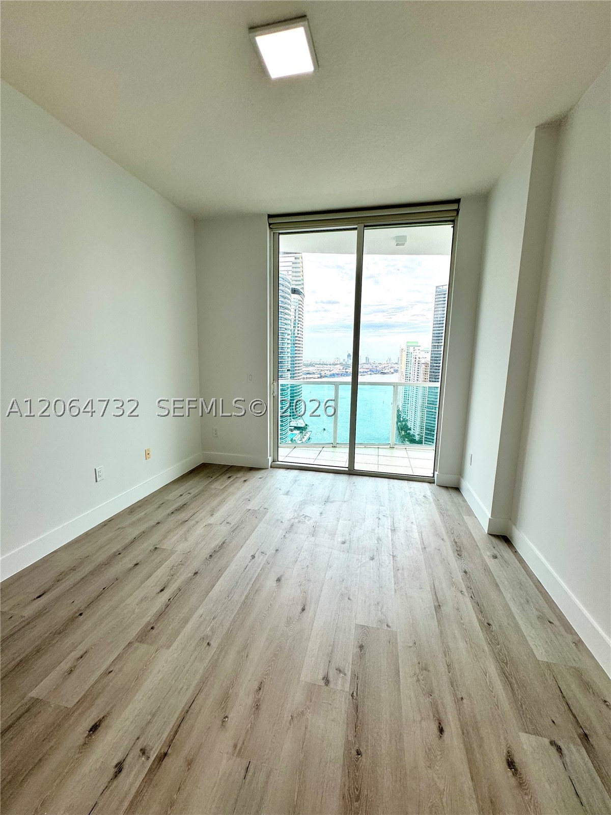 31 SE 5th St #4214, Miami FL 33131