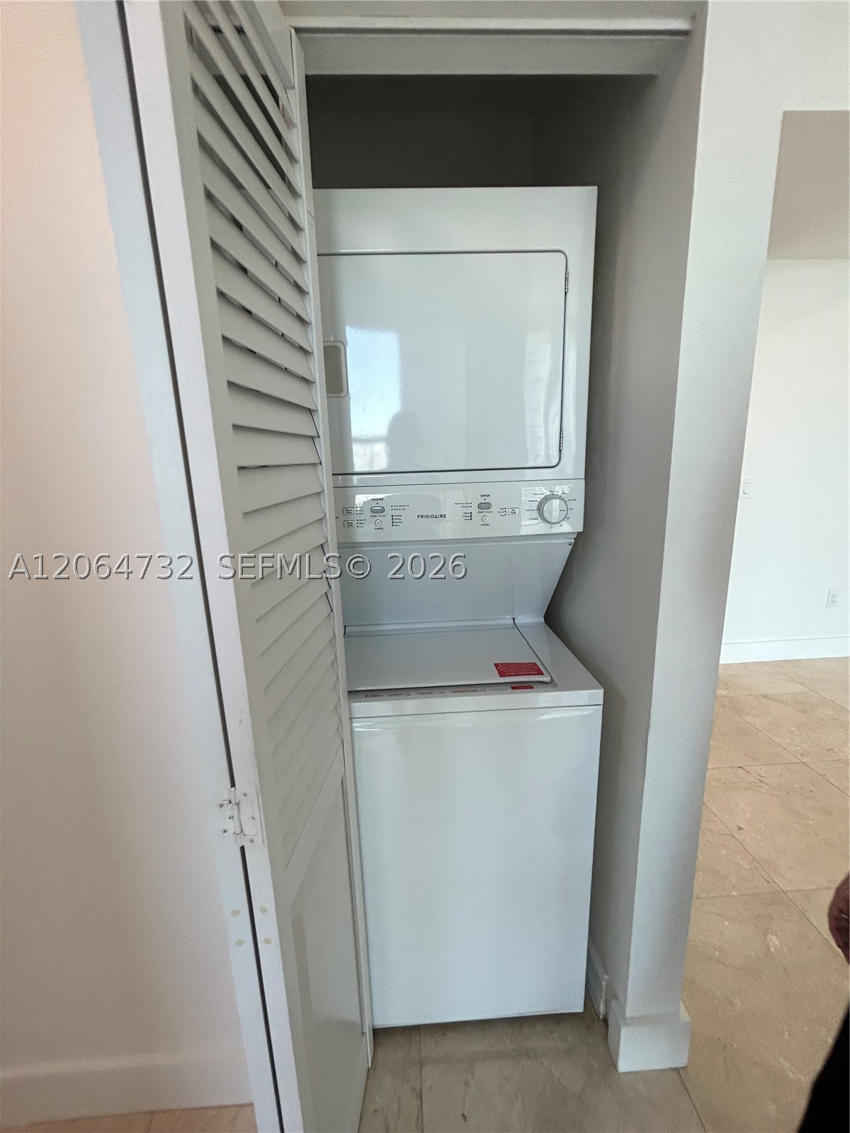 31 SE 5th St #4214, Miami FL 33131