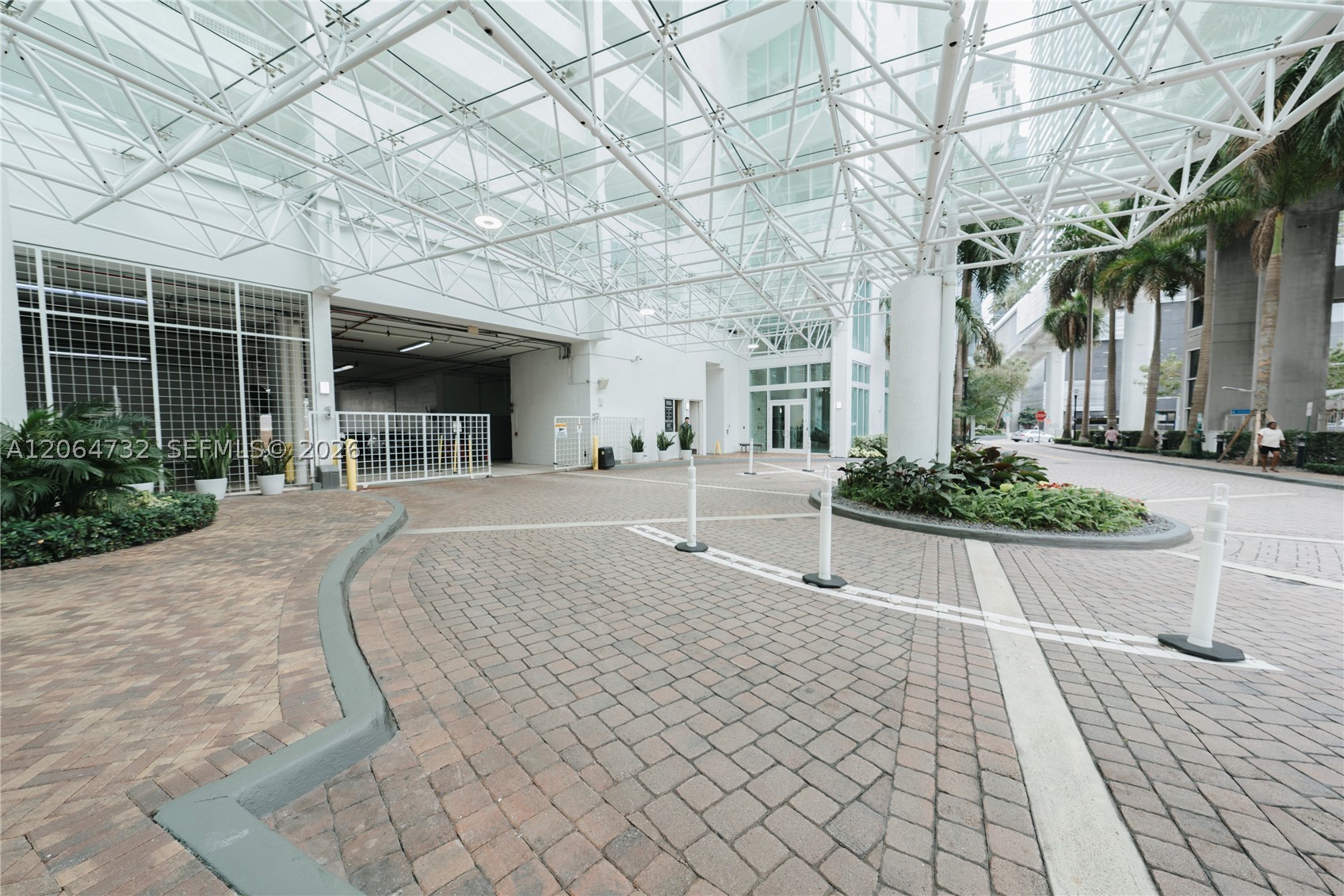 31 SE 5th St #4214, Miami FL 33131