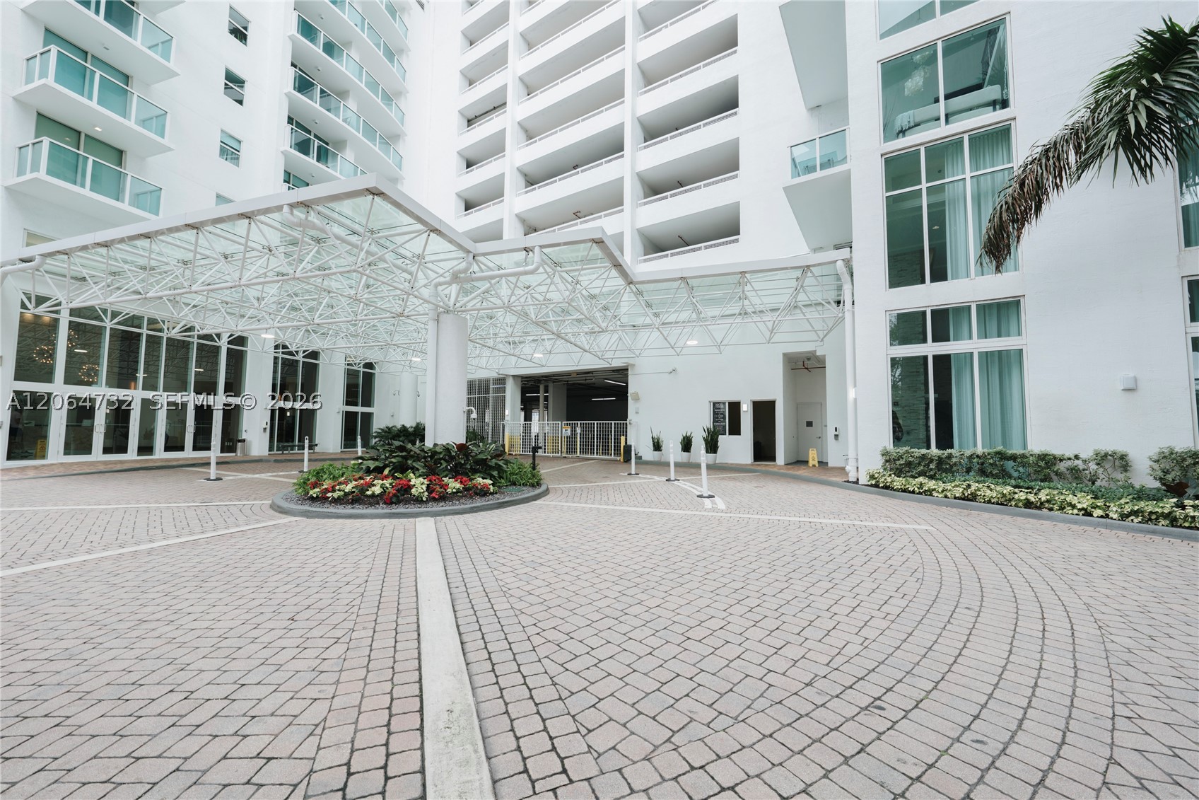 31 SE 5th St #4214, Miami FL 33131