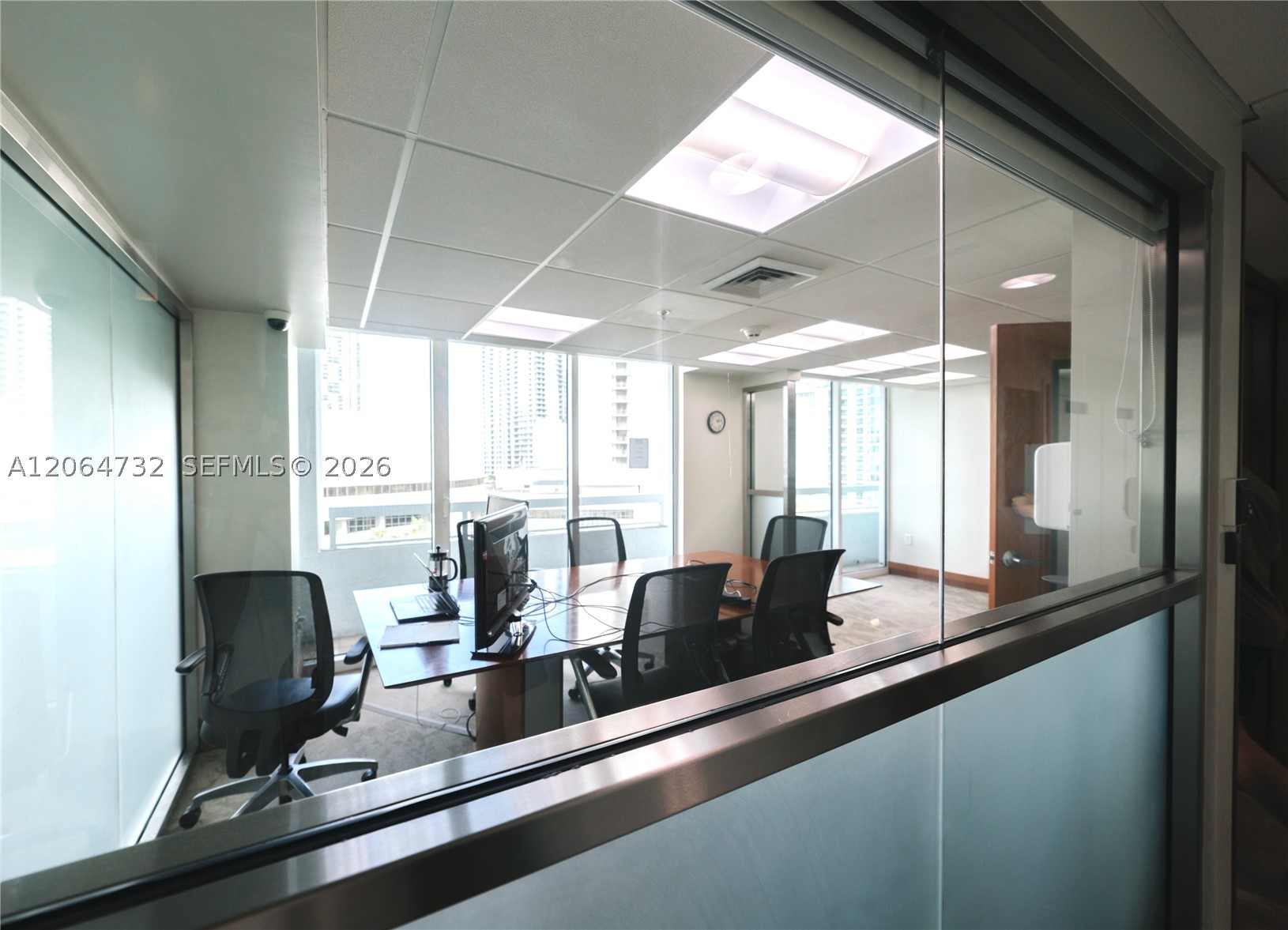31 SE 5th St #4214, Miami FL 33131