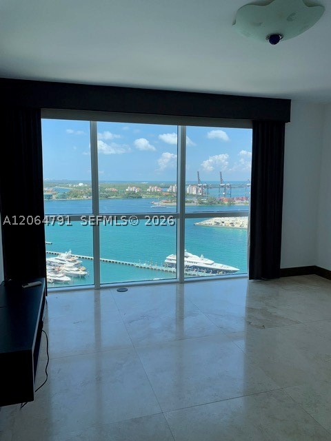 450 Alton Rd #2207, Miami Beach FL 33139
