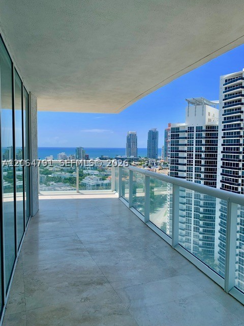 450 Alton Rd #2207, Miami Beach FL 33139