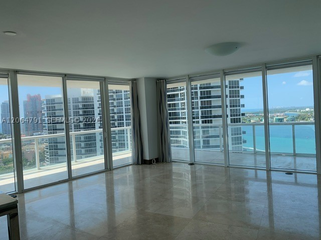 450 Alton Rd #2207, Miami Beach FL 33139