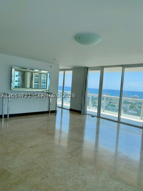 450 Alton Rd #2207, Miami Beach FL 33139