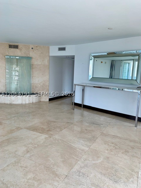 450 Alton Rd #2207, Miami Beach FL 33139
