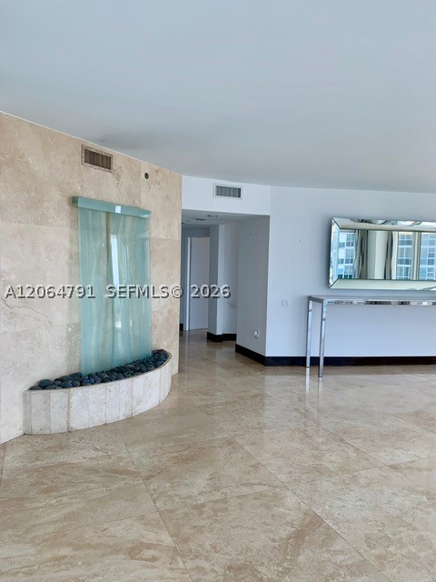450 Alton Rd #2207, Miami Beach FL 33139
