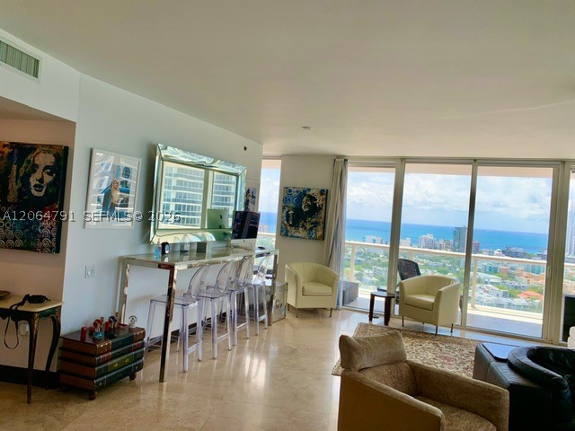 450 Alton Rd #2207, Miami Beach FL 33139