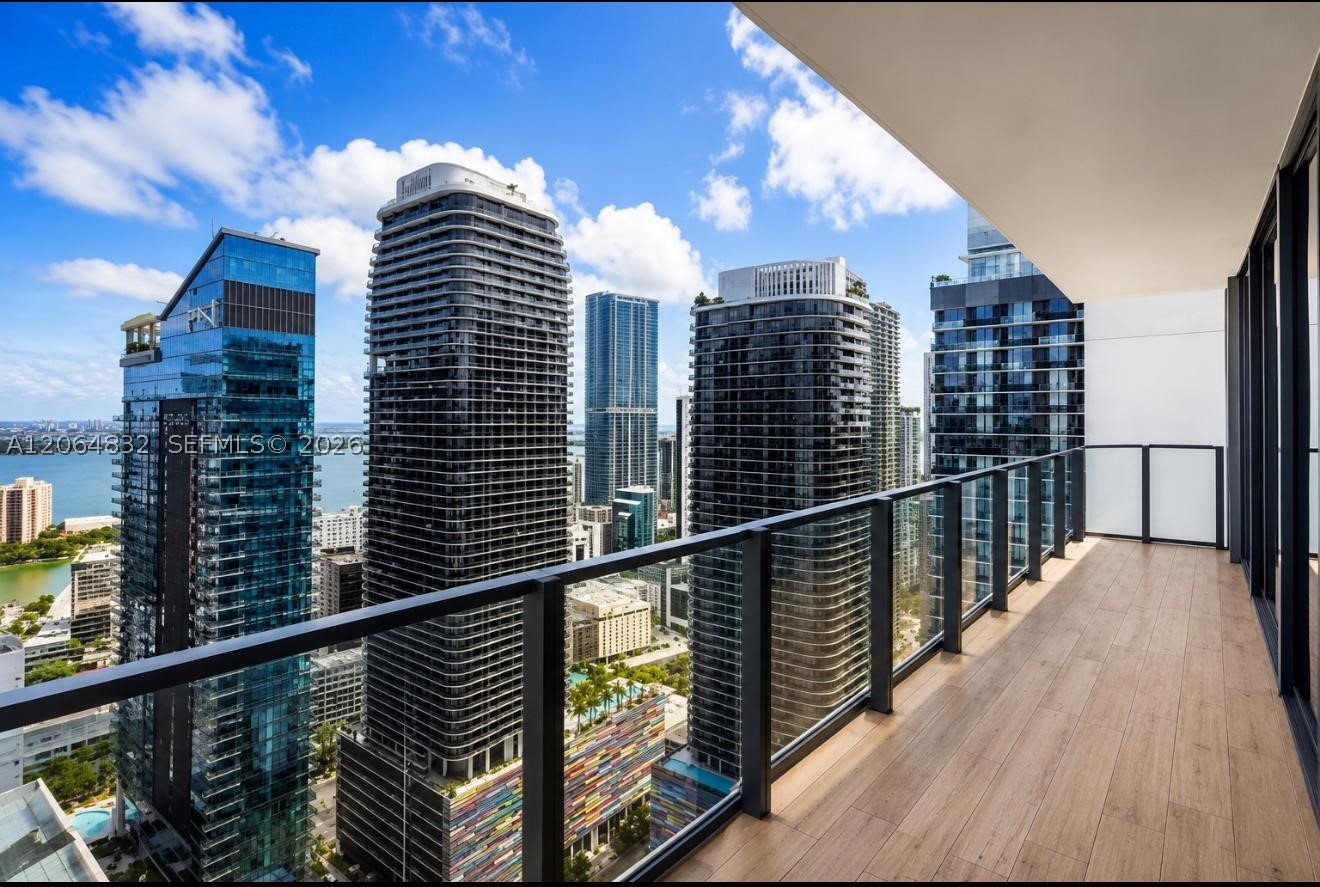88 SW 7th St #3709, Miami FL 33130