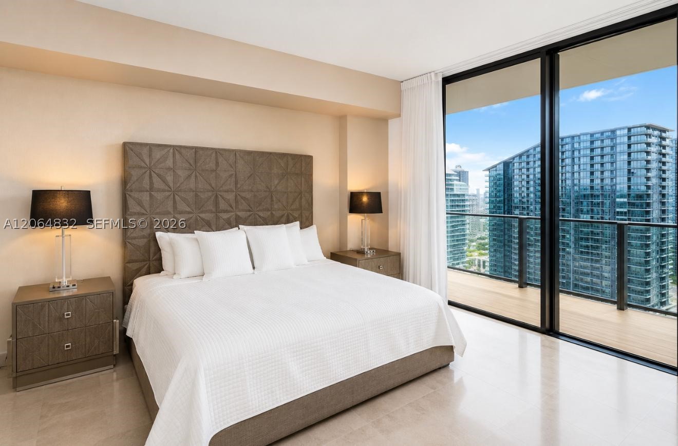88 SW 7th St #3709, Miami FL 33130