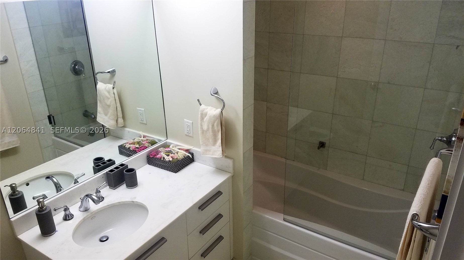 1060 Brickell Ave #2411, Miami FL 33131