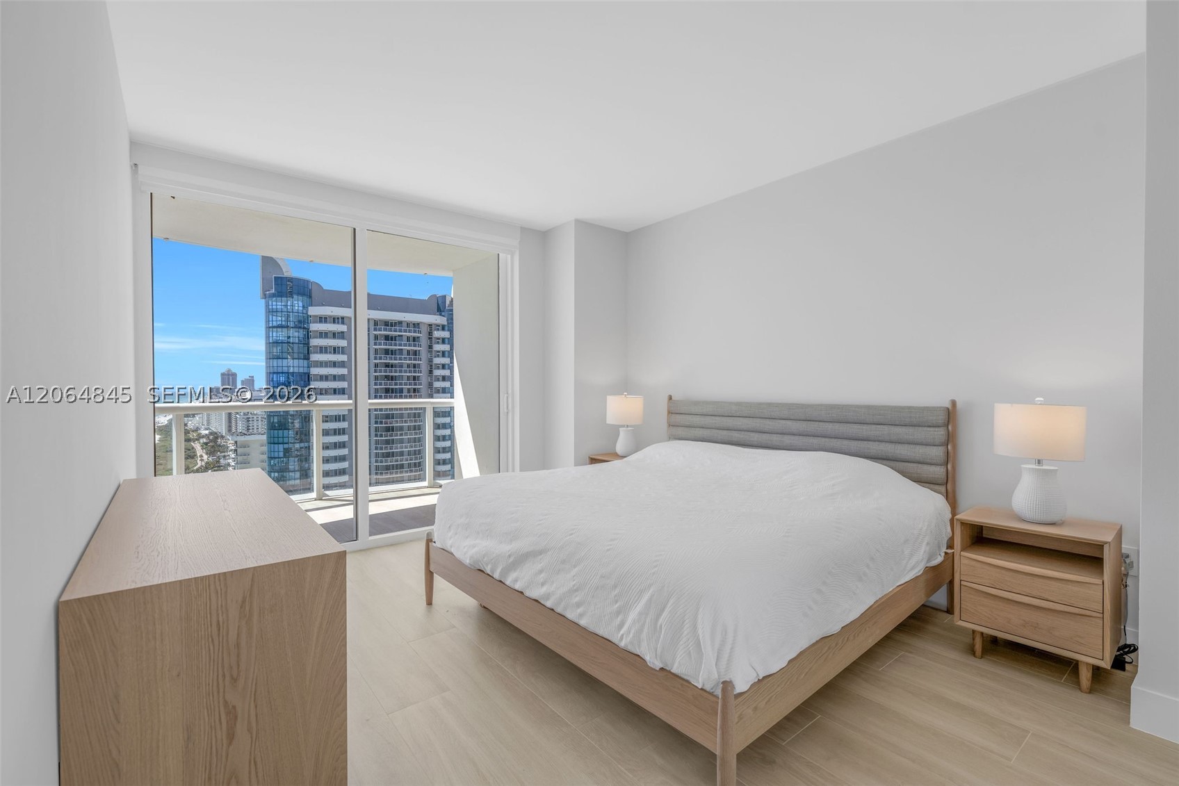 6365 Collins Ave #2804, Miami Beach FL 33141