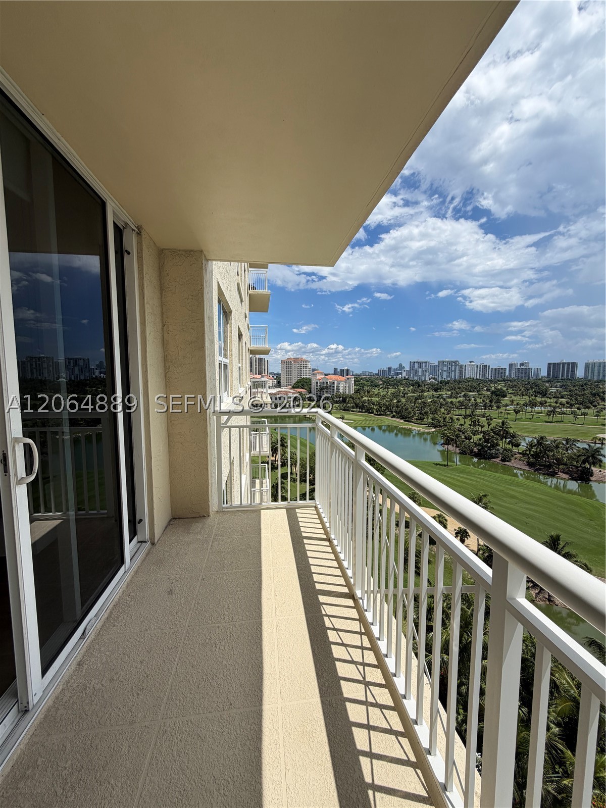 19501 W Country Club Dr #1215, Aventura FL 33180