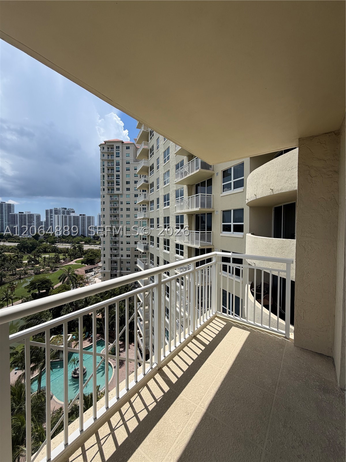 19501 W Country Club Dr #1215, Aventura FL 33180