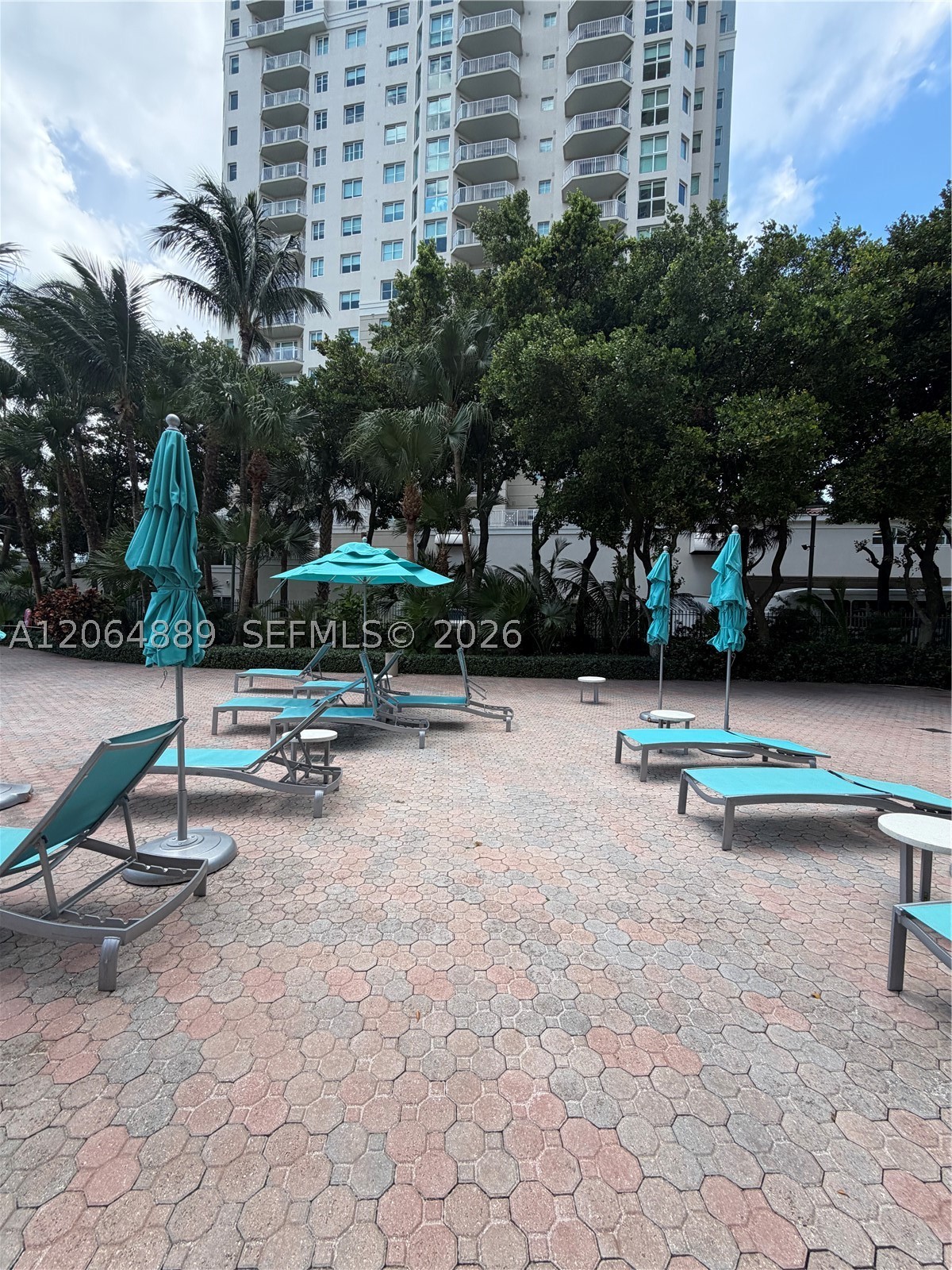 19501 W Country Club Dr #1215, Aventura FL 33180