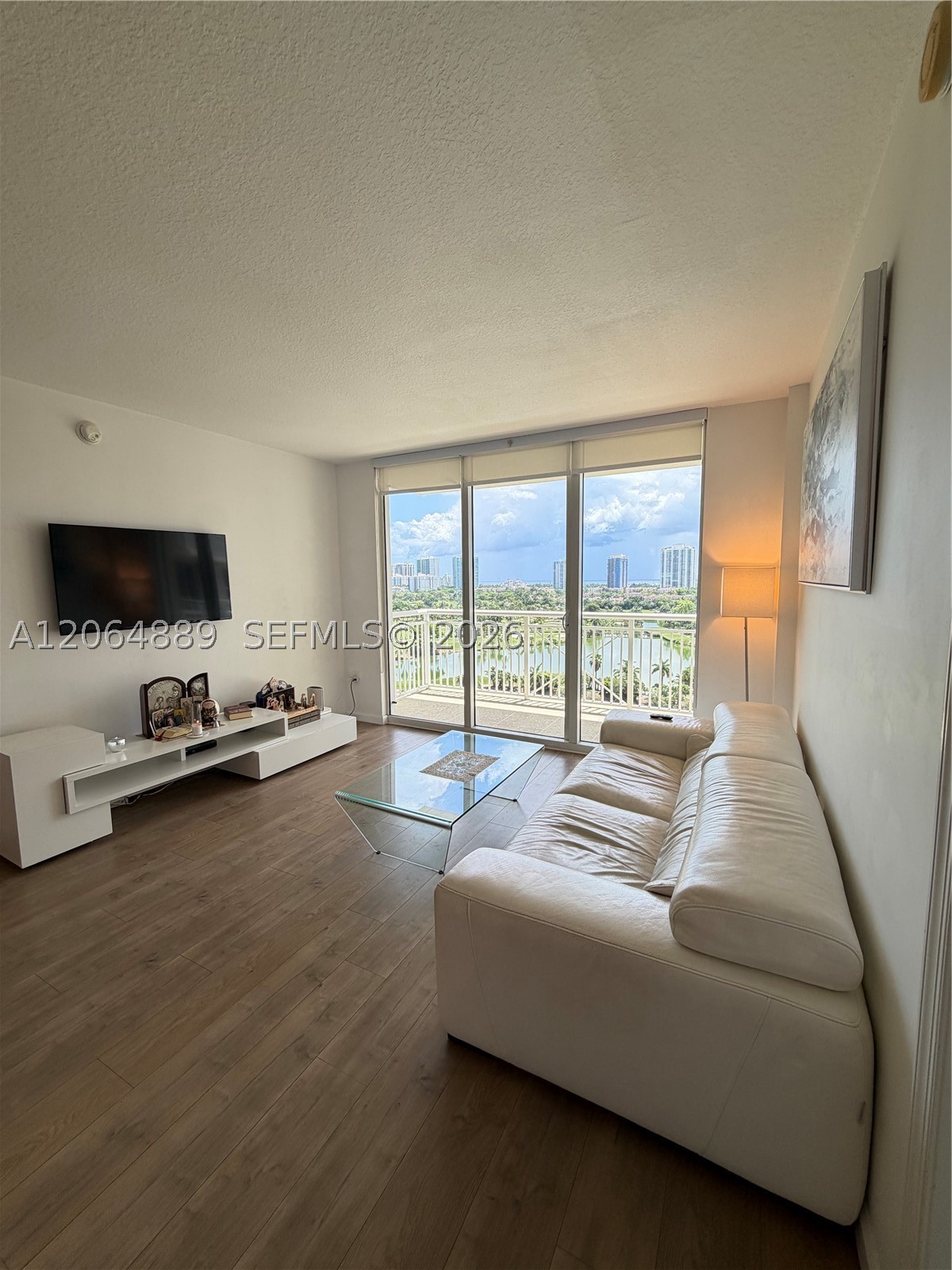 19501 W Country Club Dr #1215, Aventura FL 33180