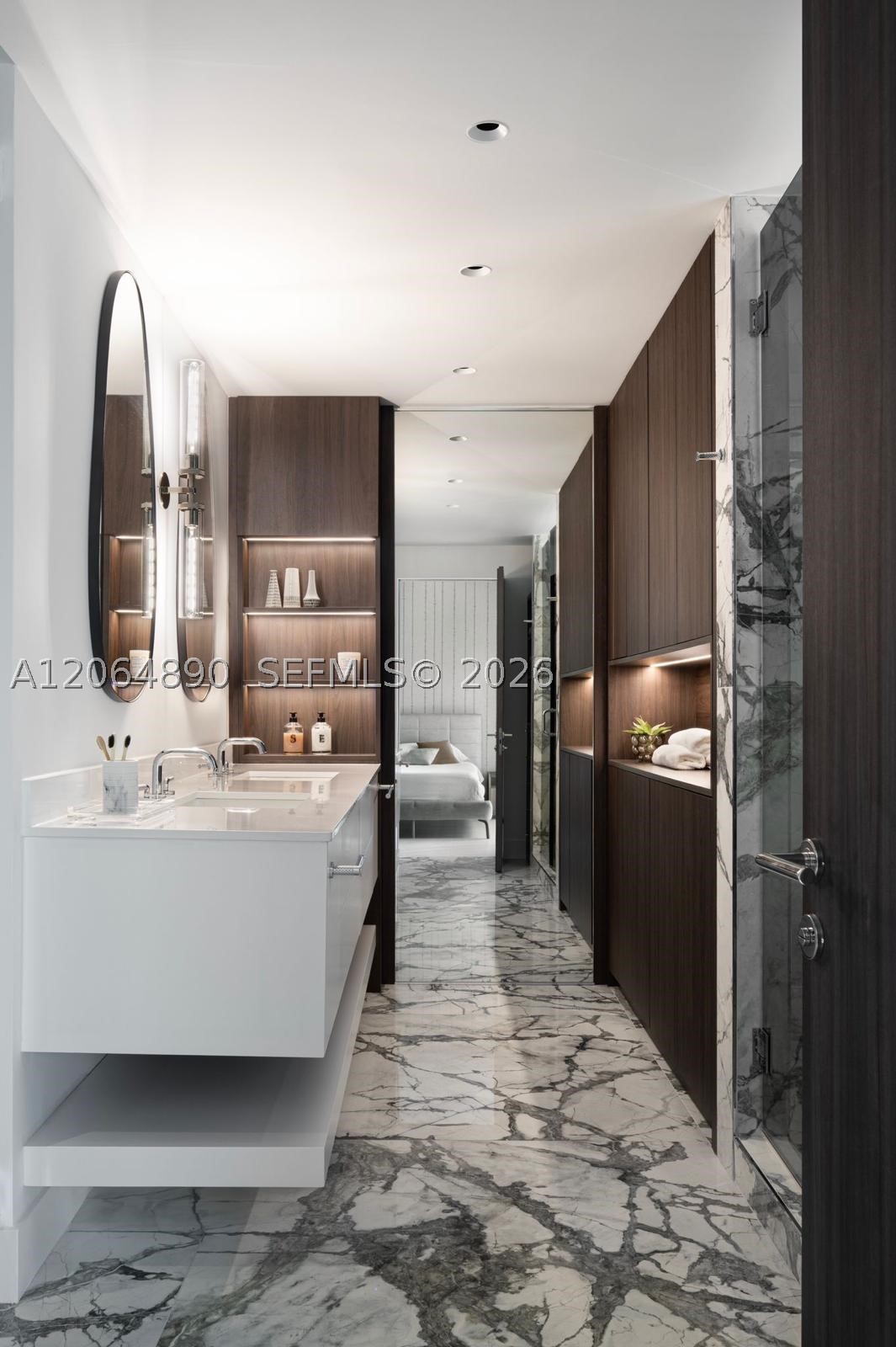 31 SE 5th St #3718, Miami FL 33131
