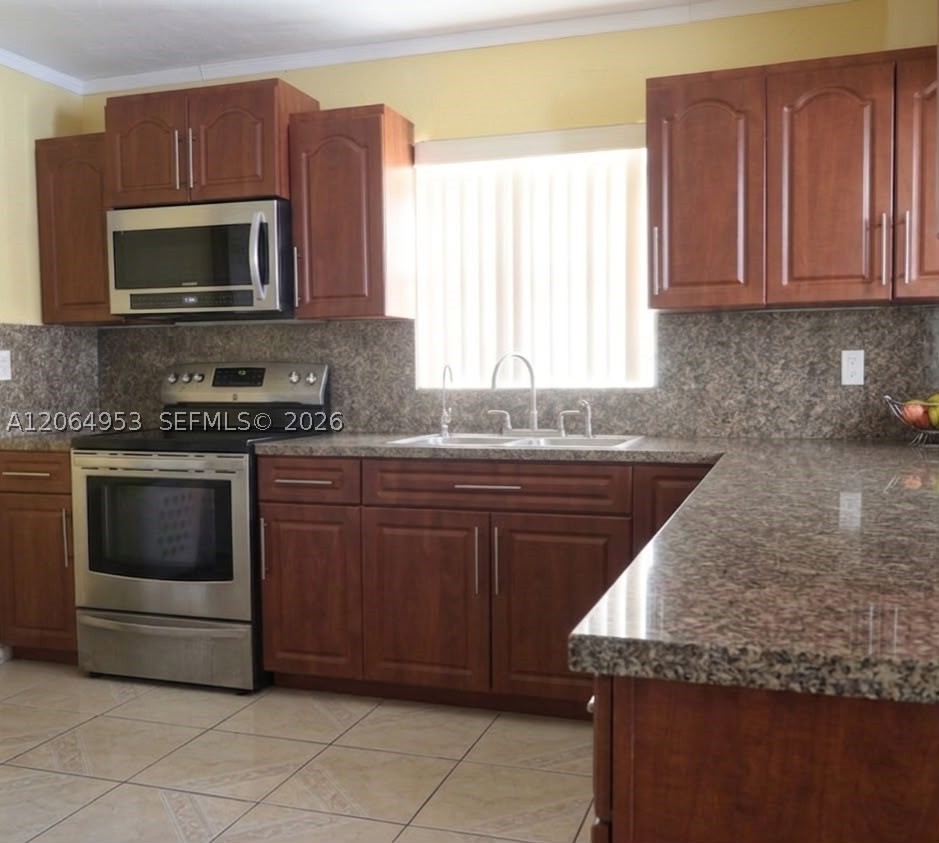 4330 NW 203rd Ter, Miami Gardens FL 33055