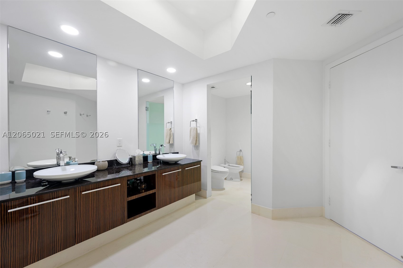 2711 S Ocean Dr #902, Hollywood FL 33019