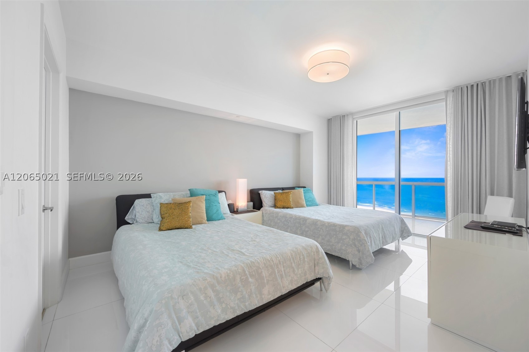 2711 S Ocean Dr #902, Hollywood FL 33019