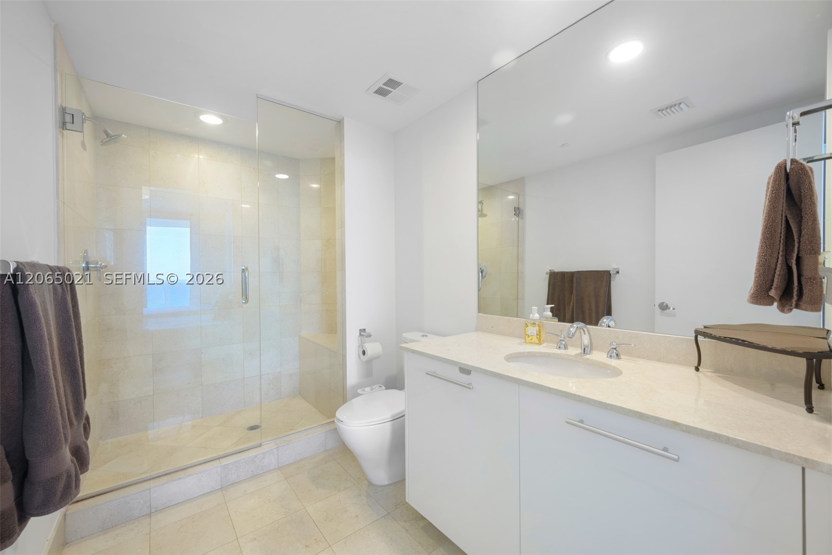2711 S Ocean Dr #902, Hollywood FL 33019