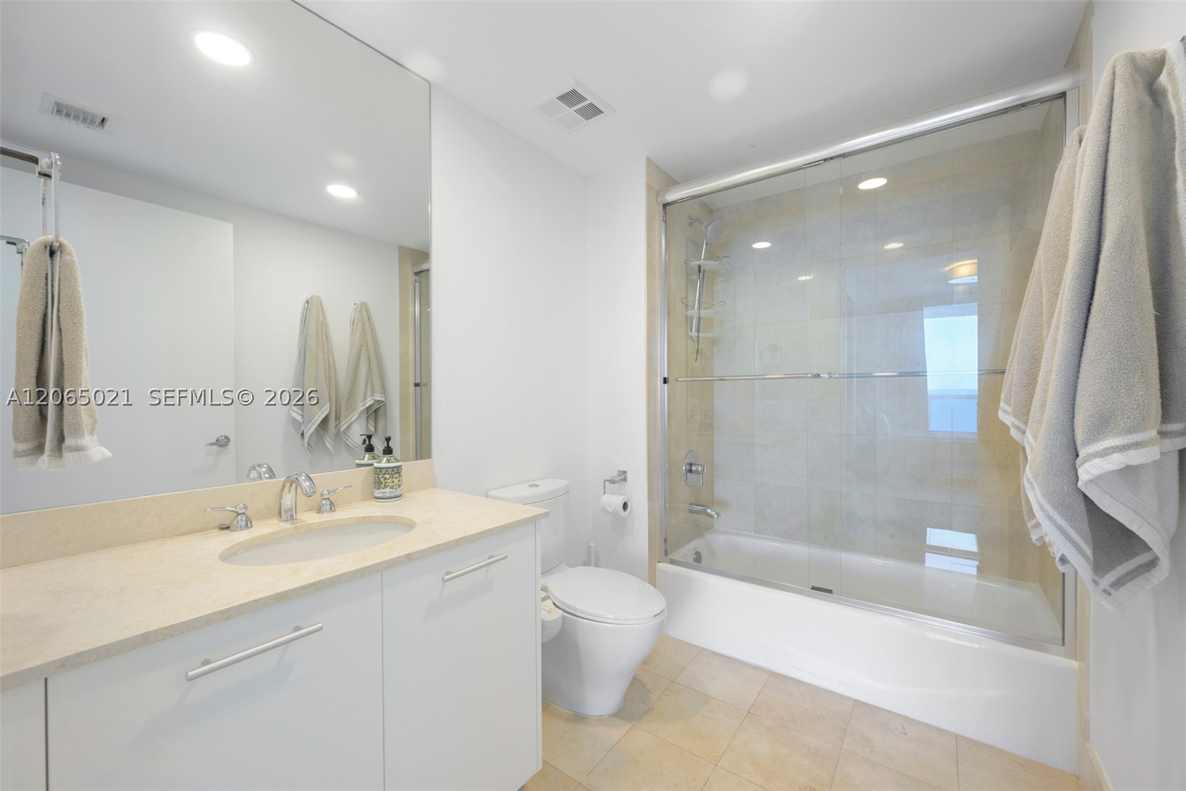 2711 S Ocean Dr #902, Hollywood FL 33019