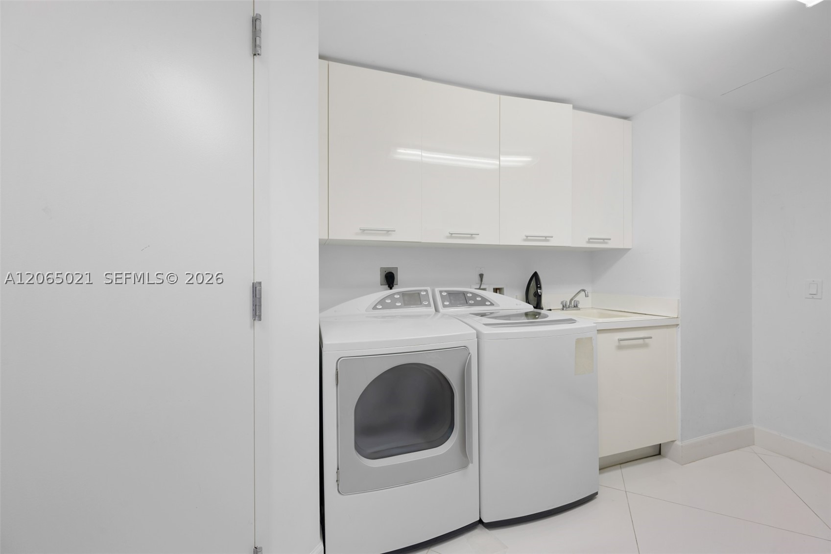 2711 S Ocean Dr #902, Hollywood FL 33019