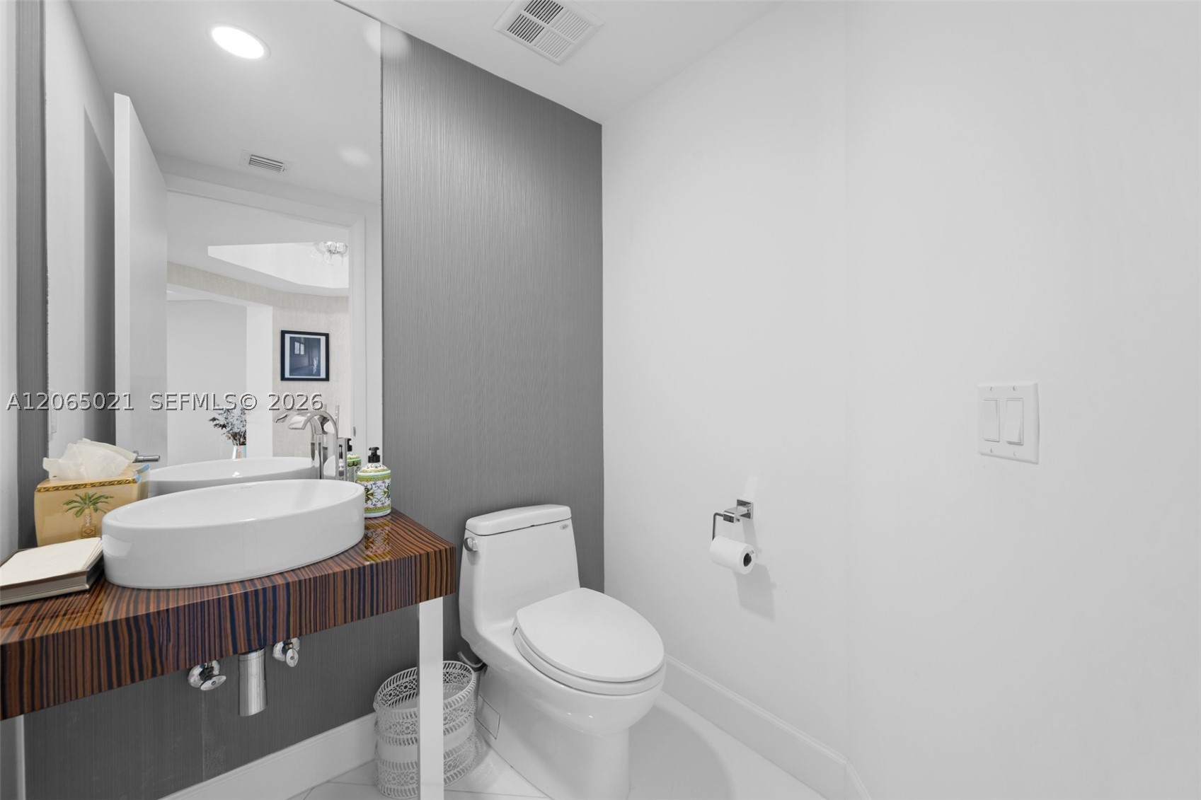 2711 S Ocean Dr #902, Hollywood FL 33019