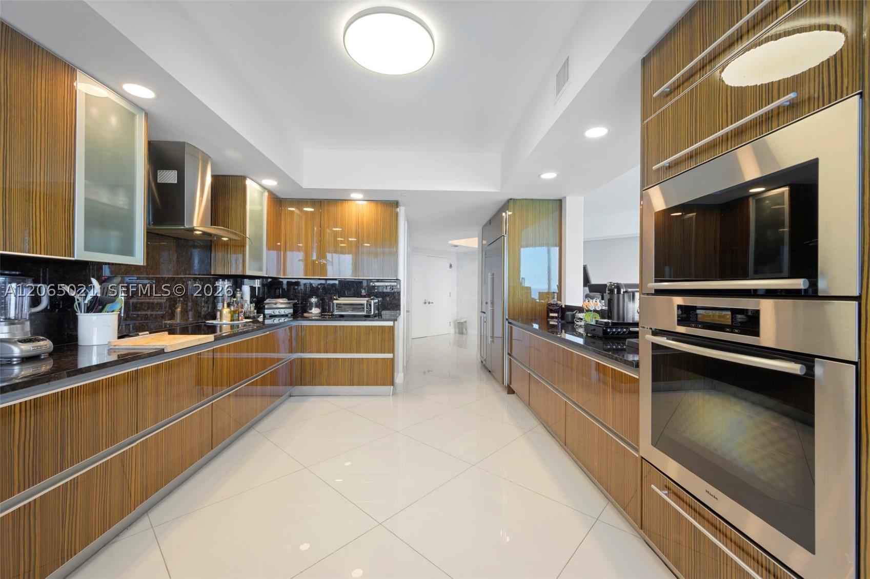 2711 S Ocean Dr #902, Hollywood FL 33019