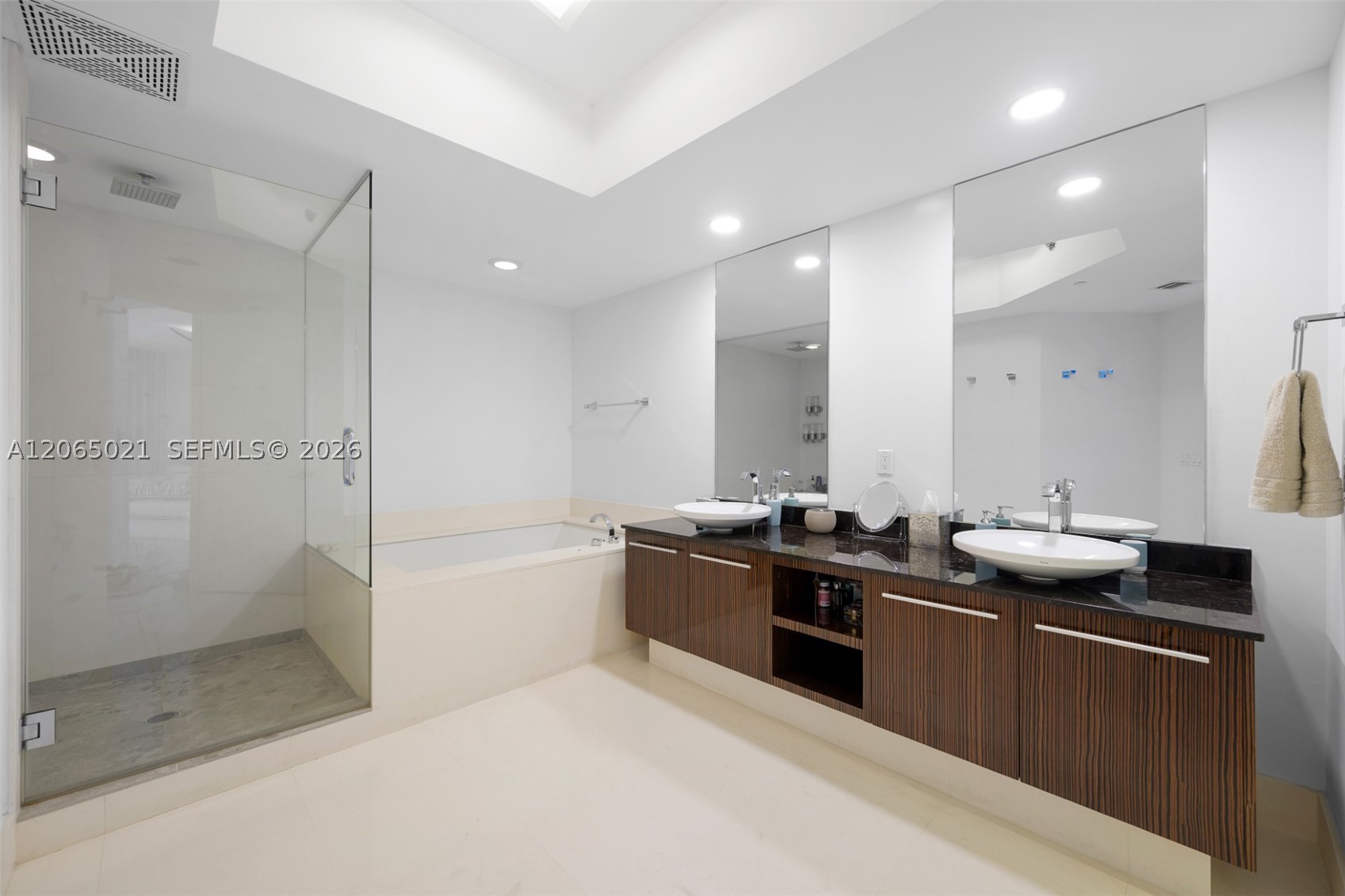 2711 S Ocean Dr #902, Hollywood FL 33019