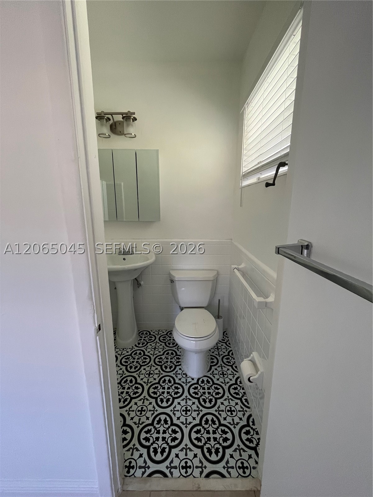 33 NW 87th St, El Portal FL 33150