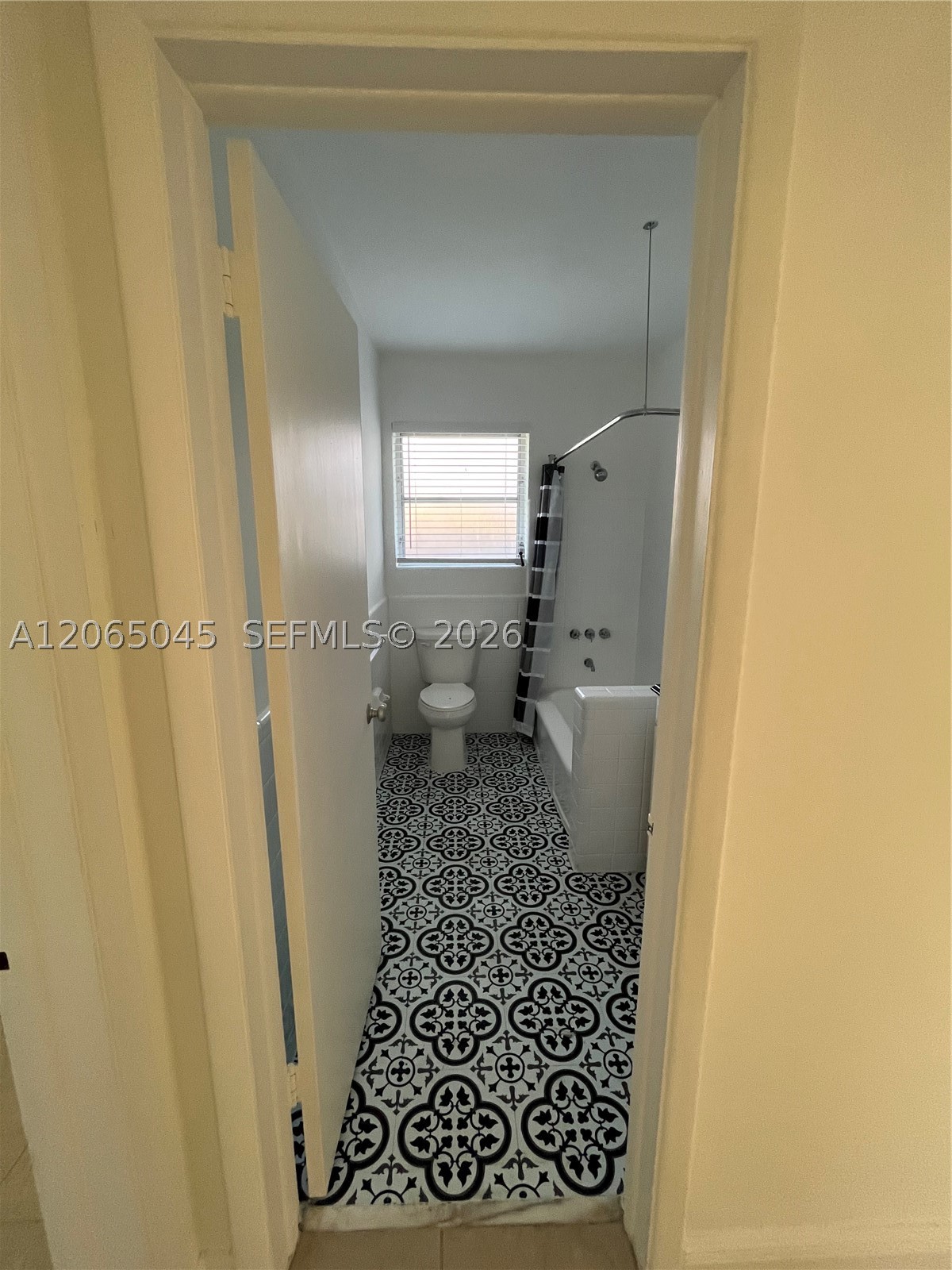 33 NW 87th St, El Portal FL 33150