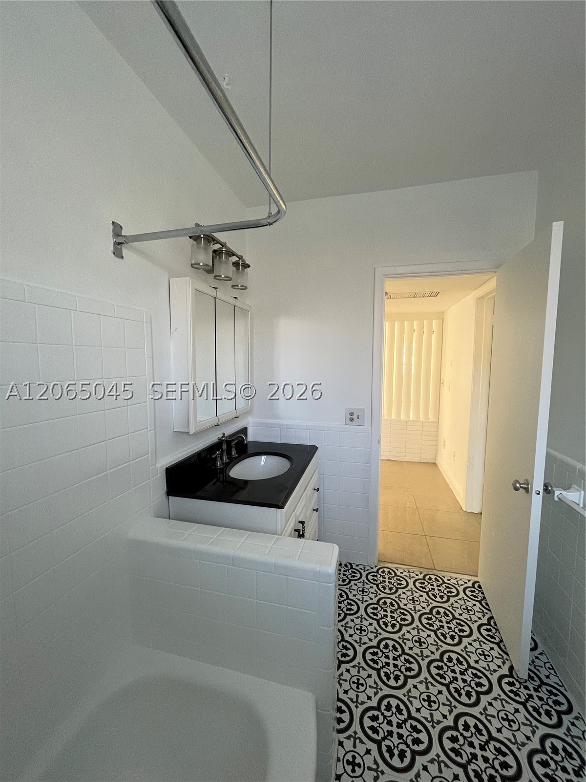 33 NW 87th St, El Portal FL 33150