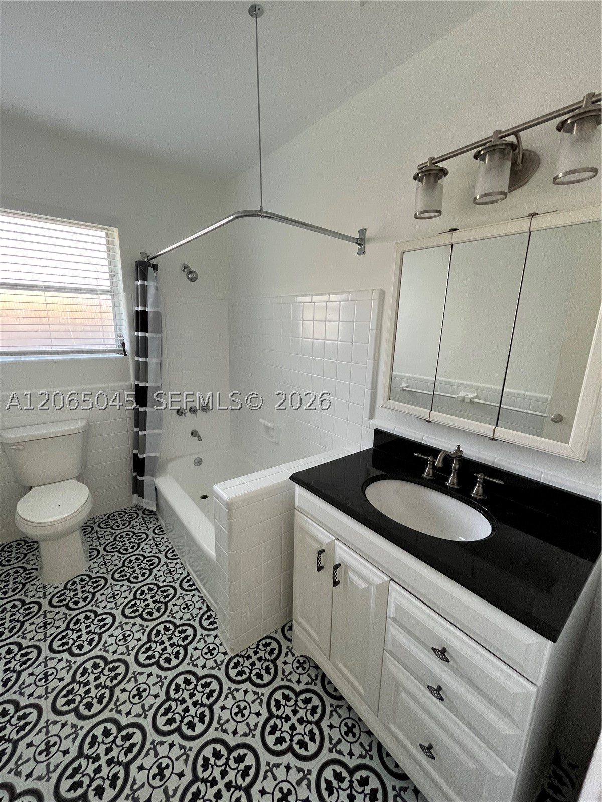 33 NW 87th St, El Portal FL 33150