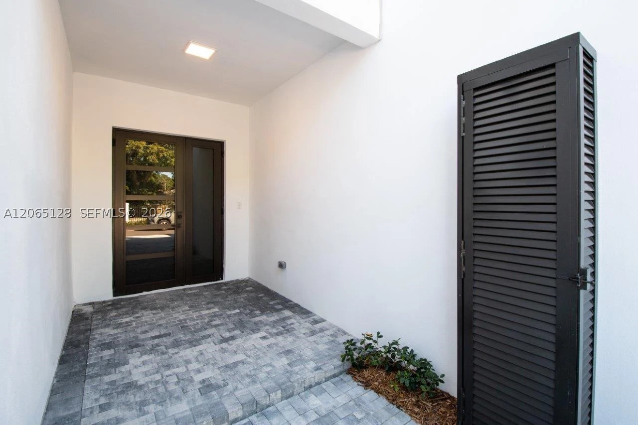 6860 SW 80th St #6860, Miami FL 33143