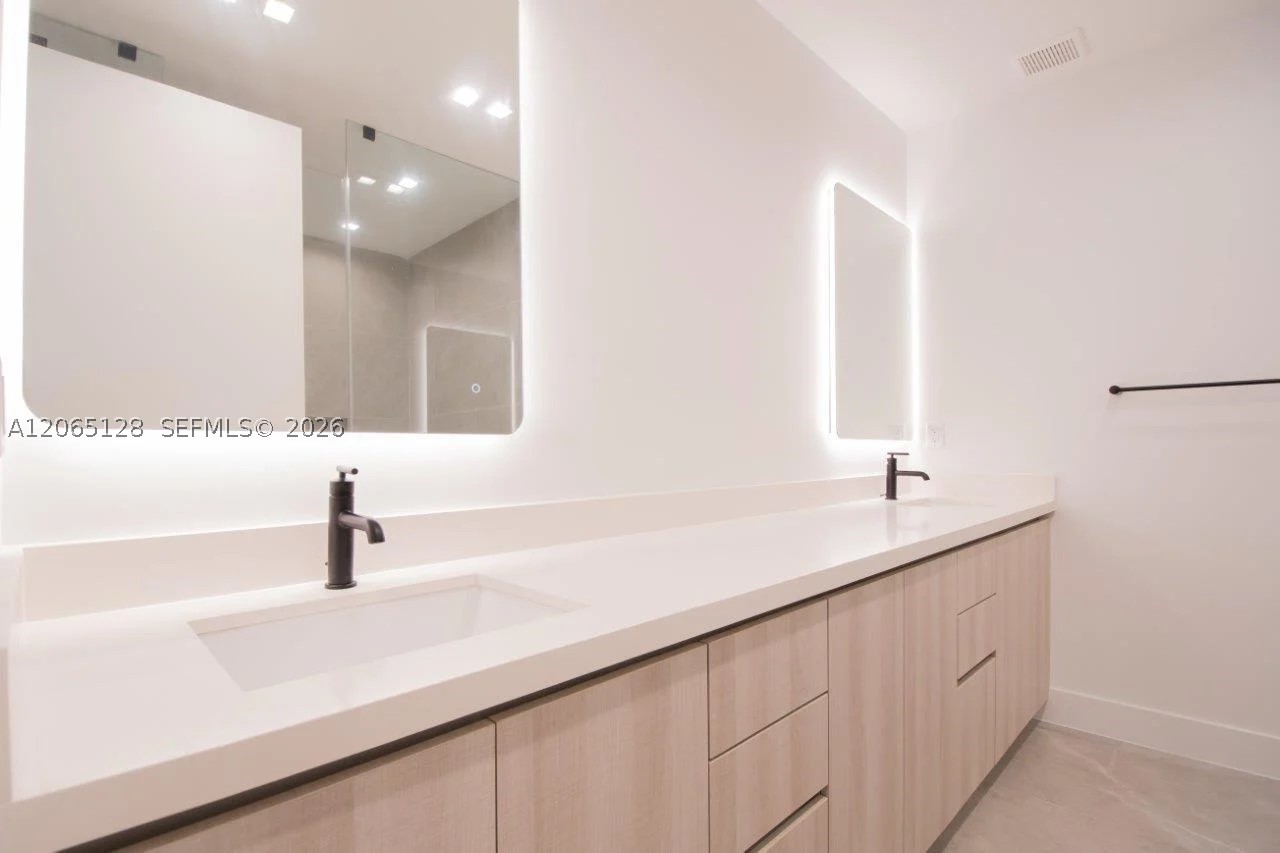 6860 SW 80th St #6860, Miami FL 33143