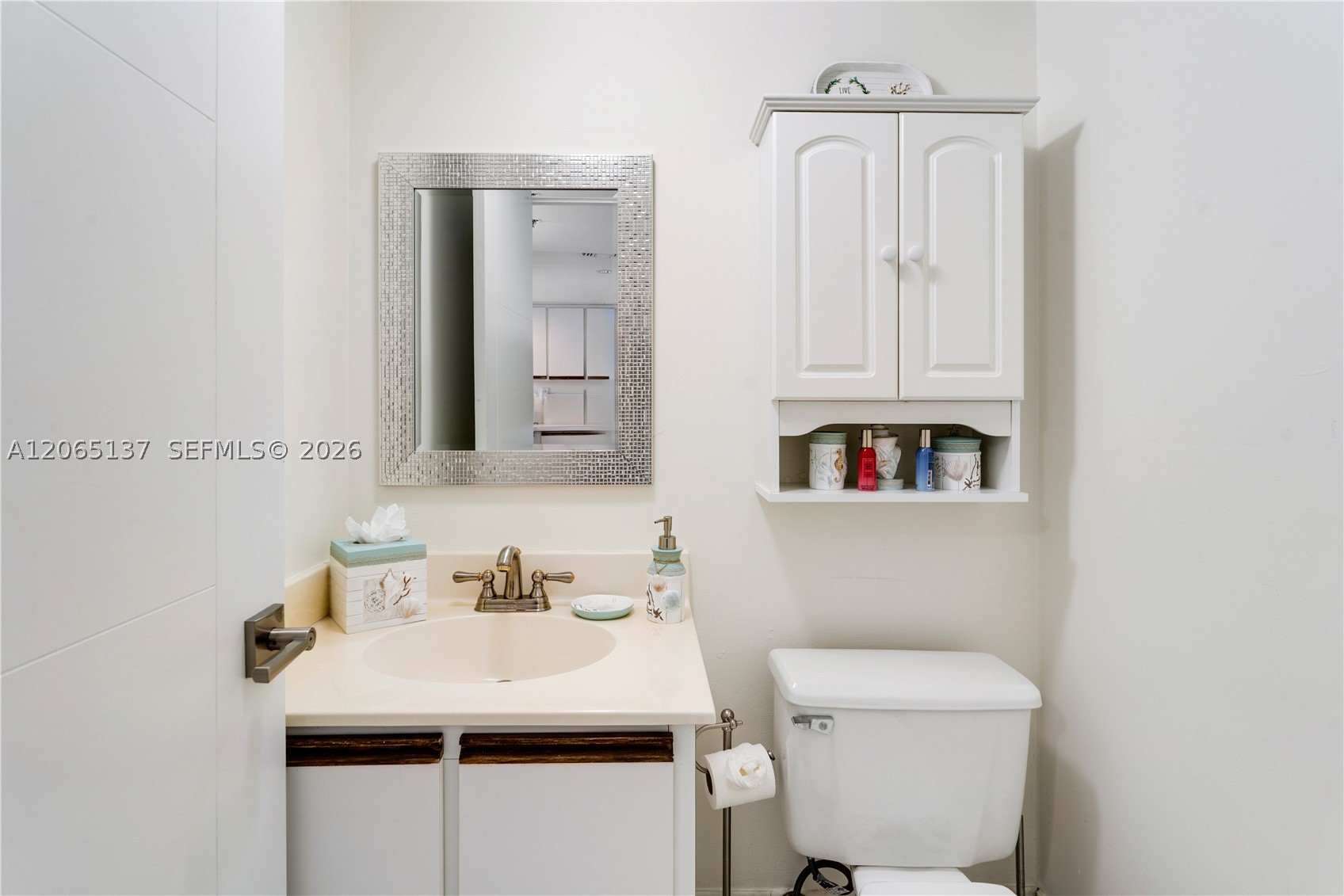 540 Brickell Key Dr #1422, Miami FL 33131