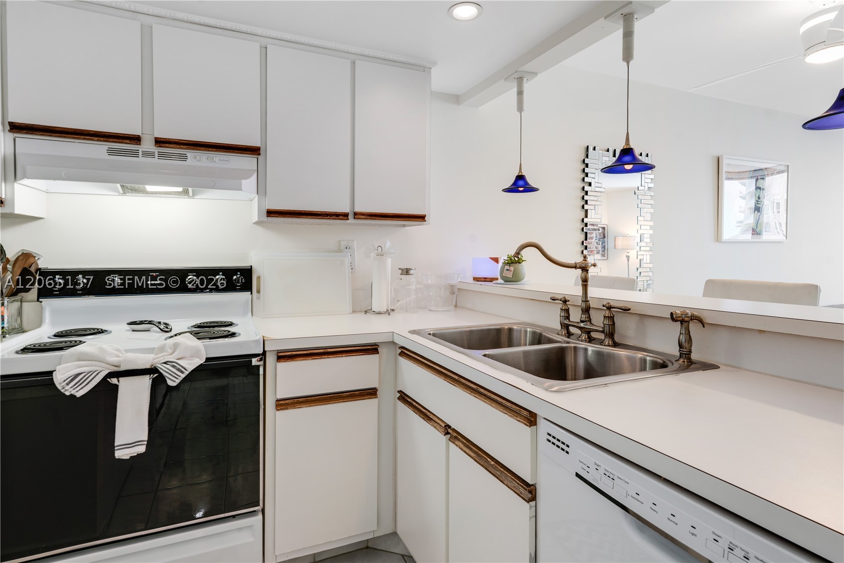 540 Brickell Key Dr #1422, Miami FL 33131