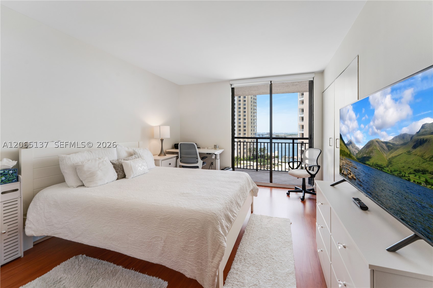 540 Brickell Key Dr #1422, Miami FL 33131
