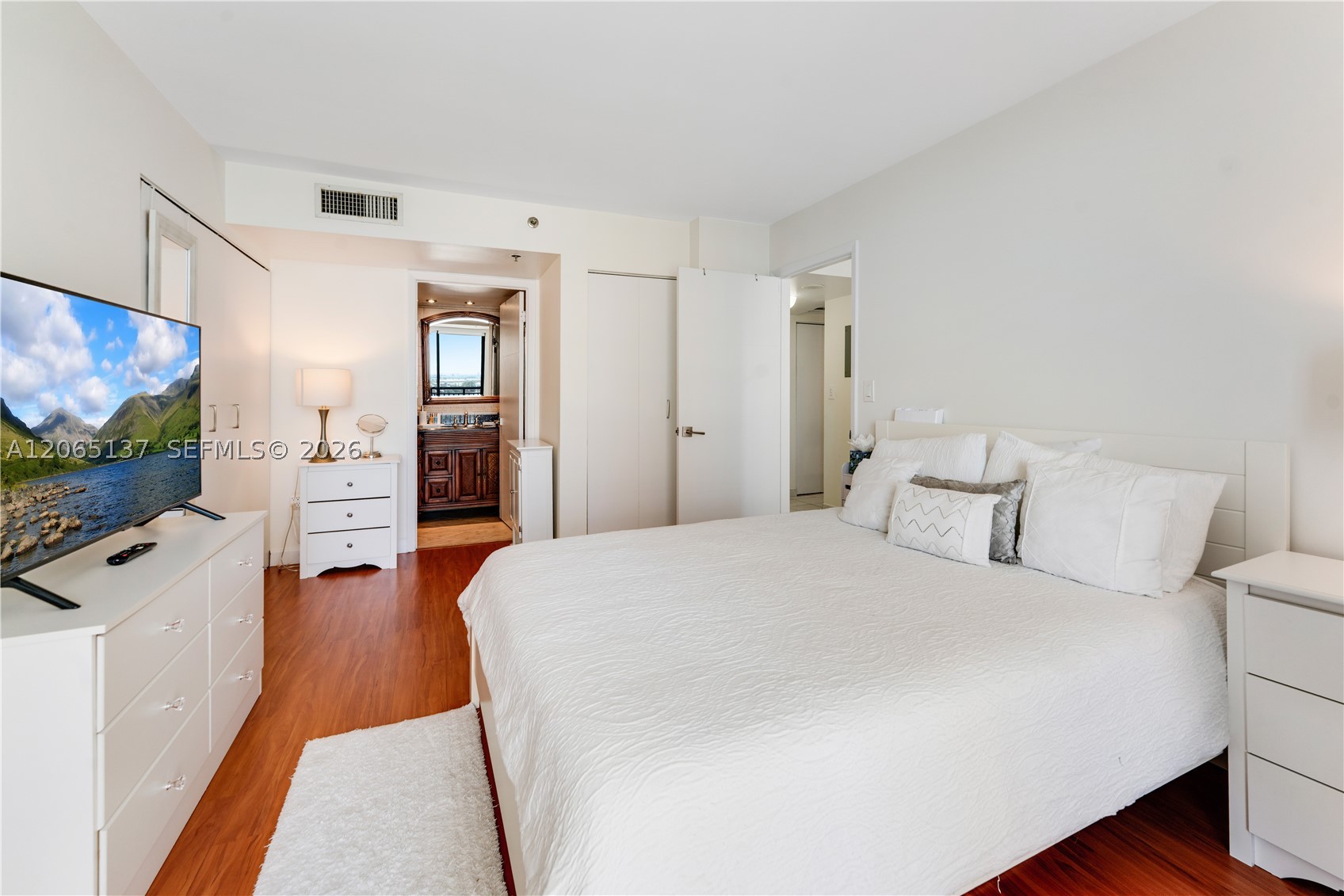 540 Brickell Key Dr #1422, Miami FL 33131
