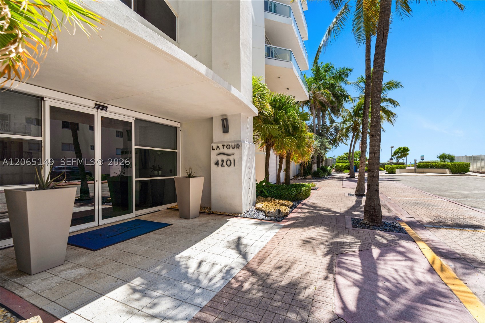 4201 Collins Ave #1503, Miami Beach FL 33140