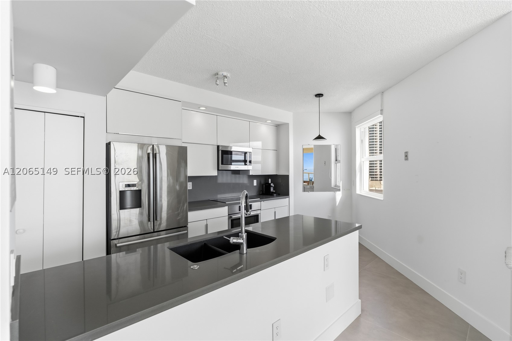 4201 Collins Ave #1503, Miami Beach FL 33140