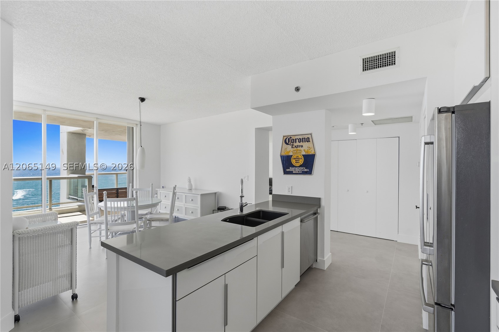 4201 Collins Ave #1503, Miami Beach FL 33140